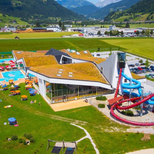 Therme Amadé buiten in de zomer